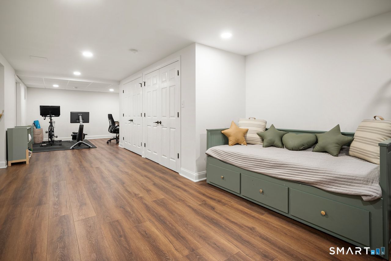 1115 Galloping Hill Road Fairfield, CT 06824 - Photo 33 of 40