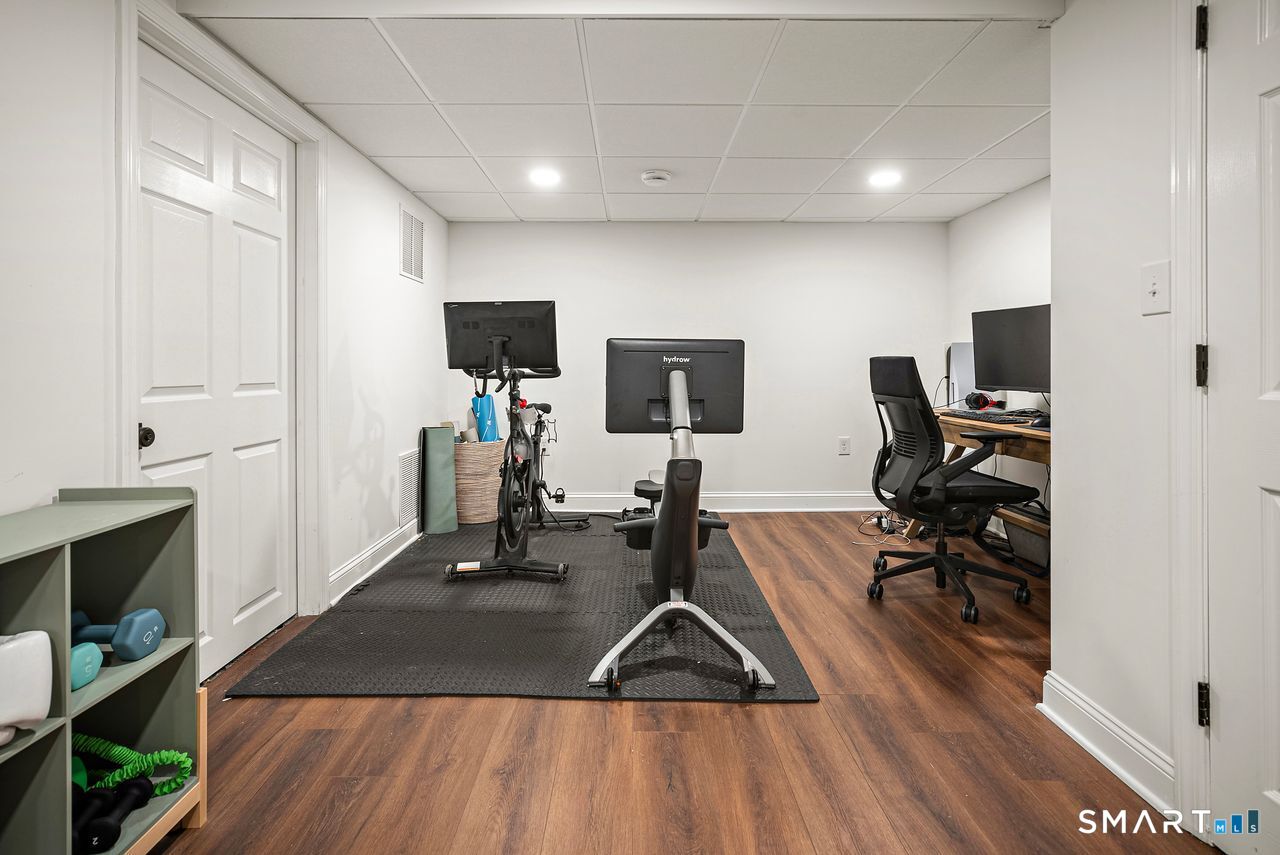 1115 Galloping Hill Road Fairfield, CT 06824 - Photo 34 of 40