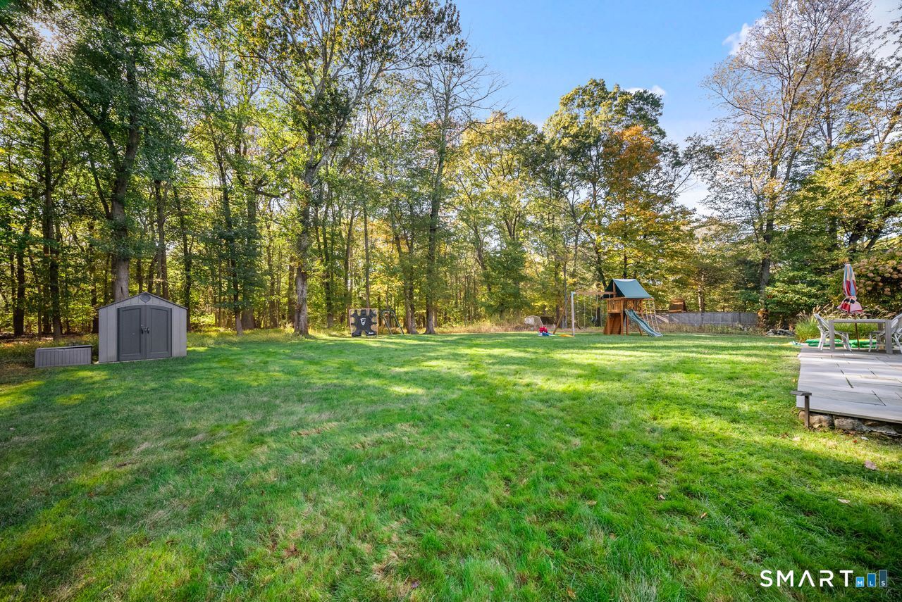 1115 Galloping Hill Road Fairfield, CT 06824 - Photo 37 of 40