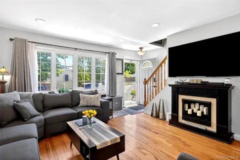 $899,998 | 288 Arlington Street, Mineola, NY 11501