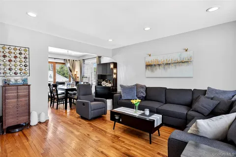 $899,998 | 288 Arlington Street, Mineola, NY 11501