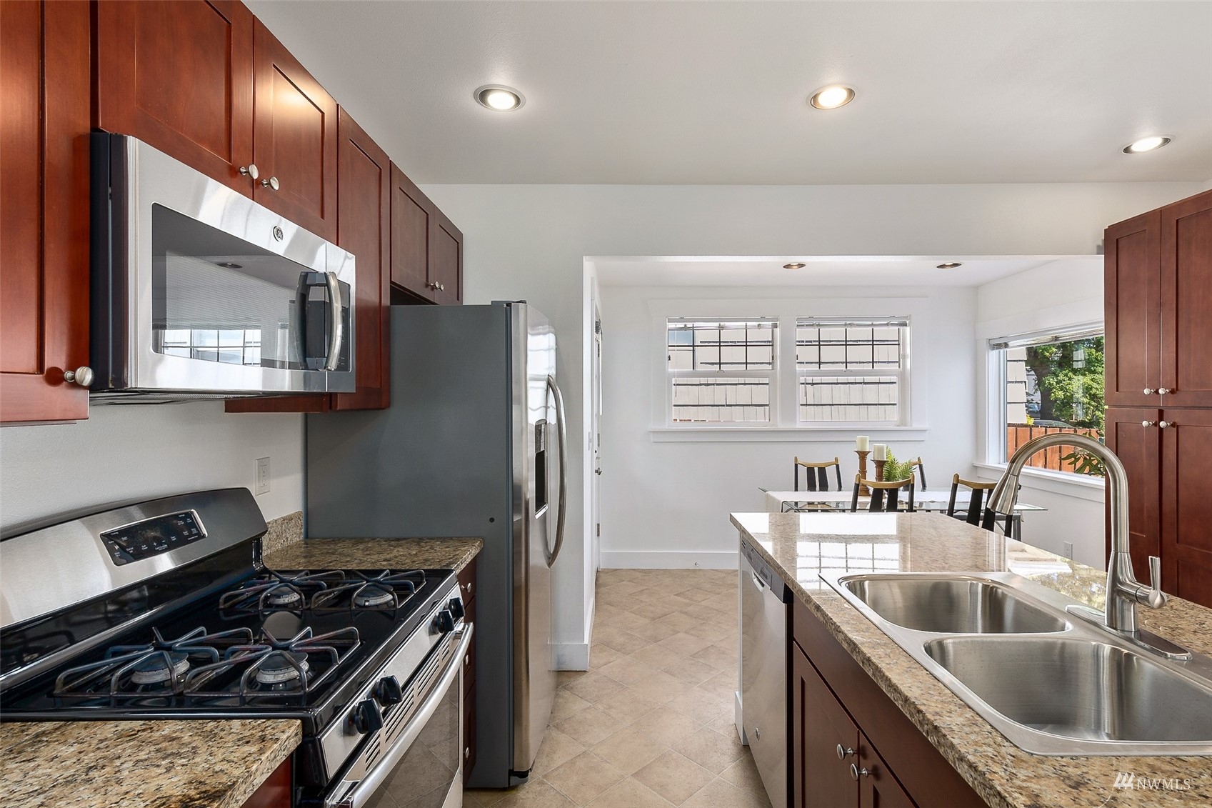 4017 38th Avenue Southwest Seattle, WA 98126 - Photo 11 of 31
