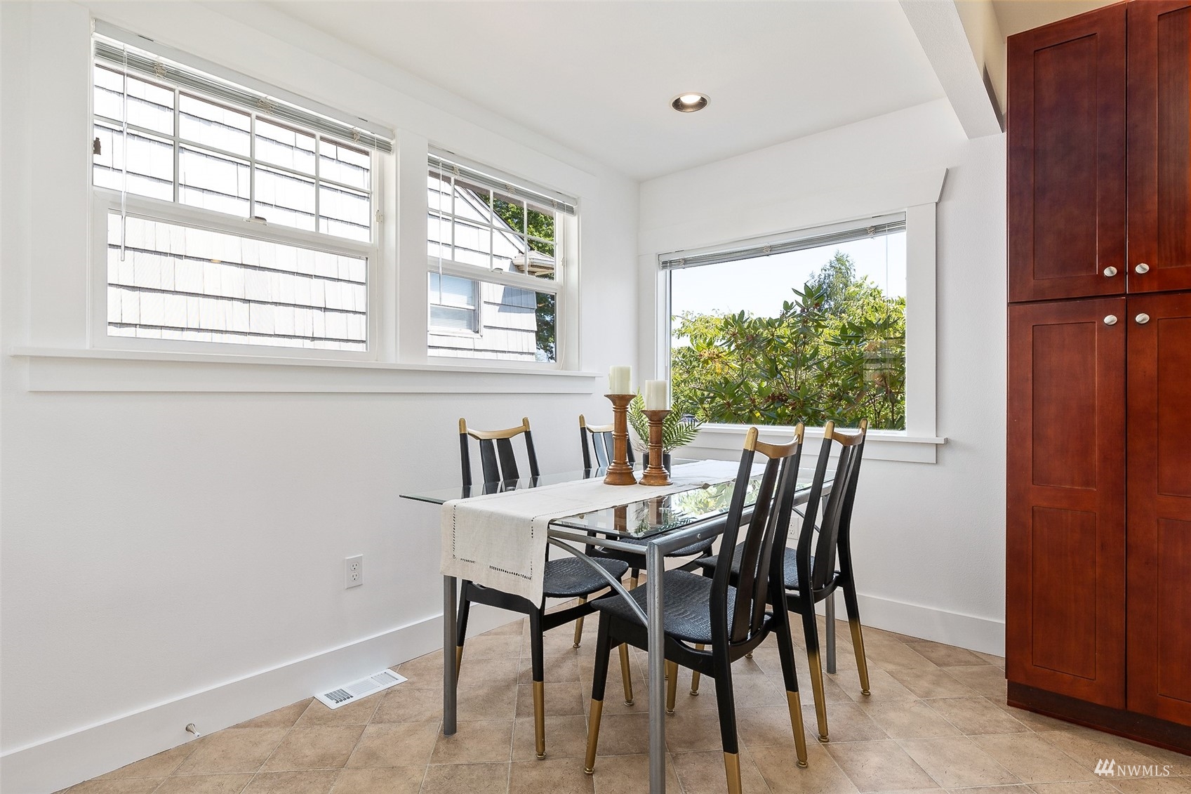 4017 38th Avenue Southwest Seattle, WA 98126 - Photo 10 of 31