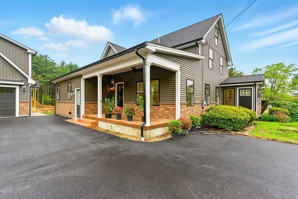 a view of a house with backyard and porch