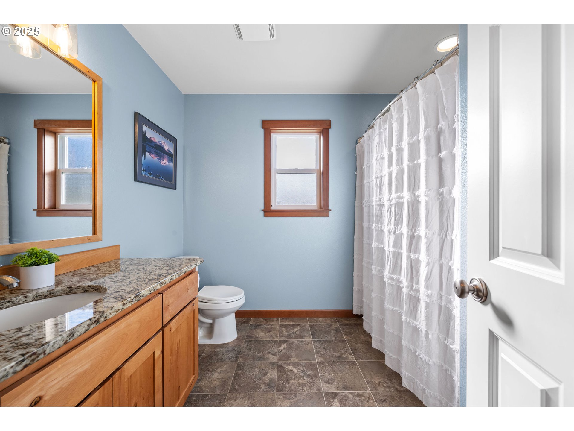 92765 Little Creek Road Astoria, OR 97103 - Photo 19 of 34 Bathroom