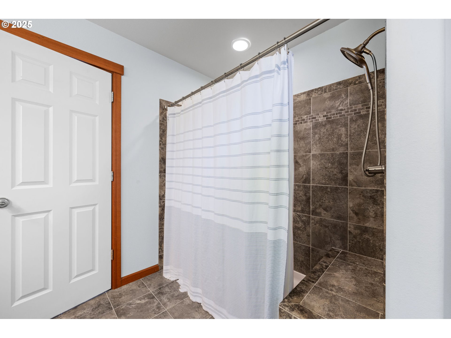 92765 Little Creek Road Astoria, OR 97103 - Photo 22 of 34 Attached Bathroom #2