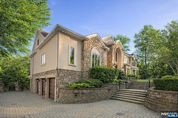$2,199,995 | 69 Woodland Road, Montvale, NJ 07645