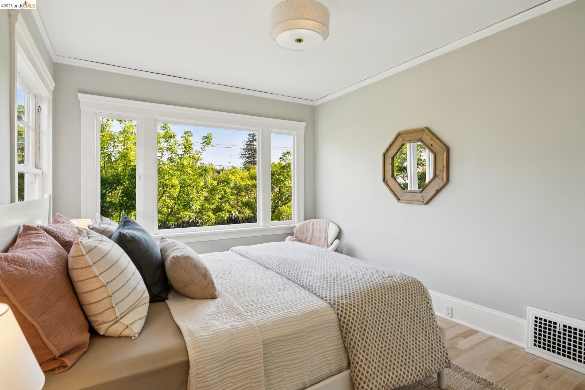 1121 Ranleigh Way Piedmont, CA 94610 - Photo 26 of 50 a bedroom with a bed and a large window