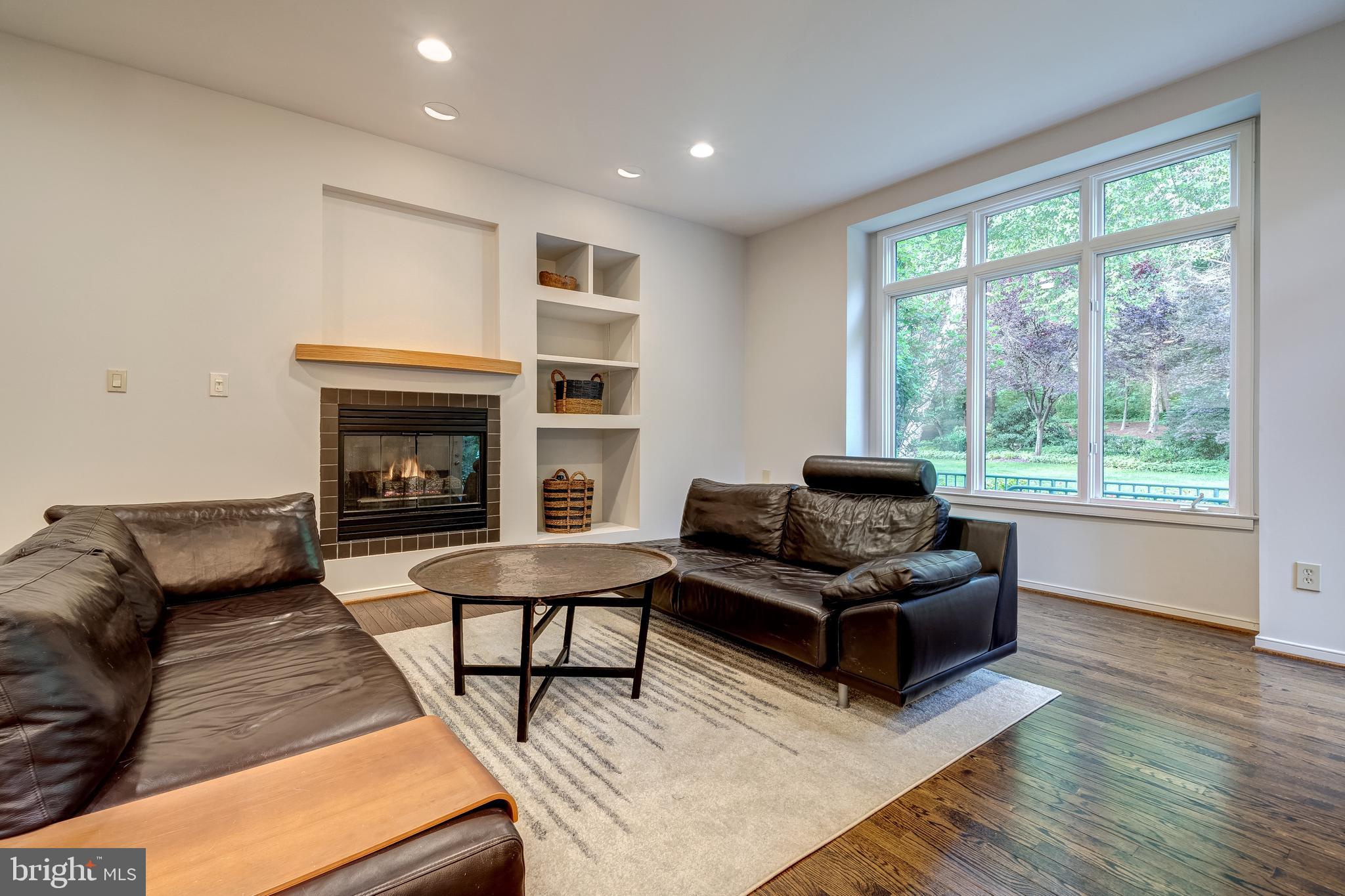 1433 Waterfront Road Reston, VA 20194 - Photo 20 of 67 Family Room with Gas Fireplace