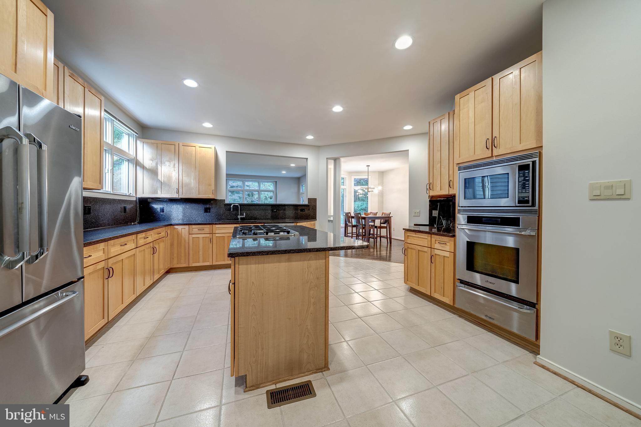 1433 Waterfront Road Reston, VA 20194 - Photo 22 of 67 Oversized Gourmet Kitchen