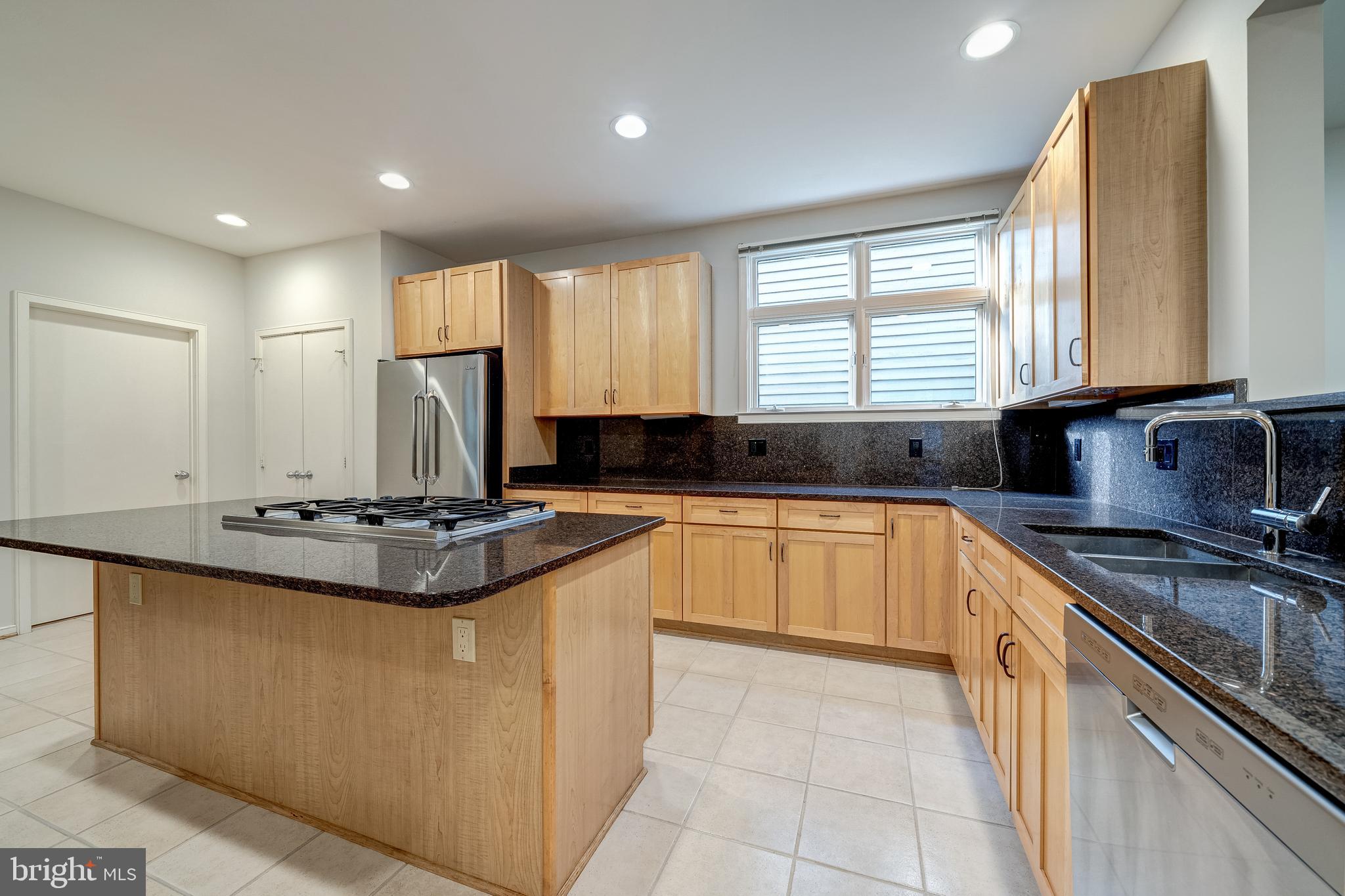 1433 Waterfront Road Reston, VA 20194 - Photo 26 of 67 Granite Countertops