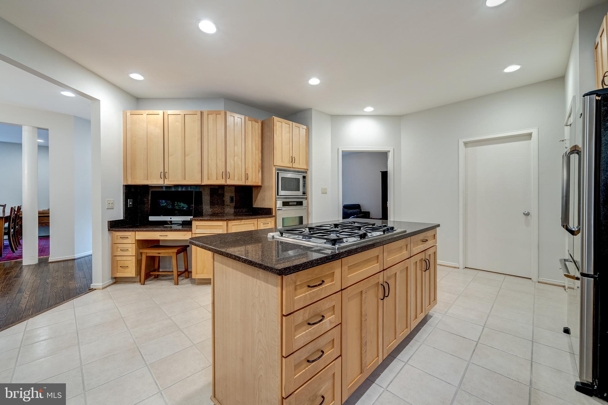 1433 Waterfront Road Reston, VA 20194 - Photo 28 of 67 Open and Airy Kitchen