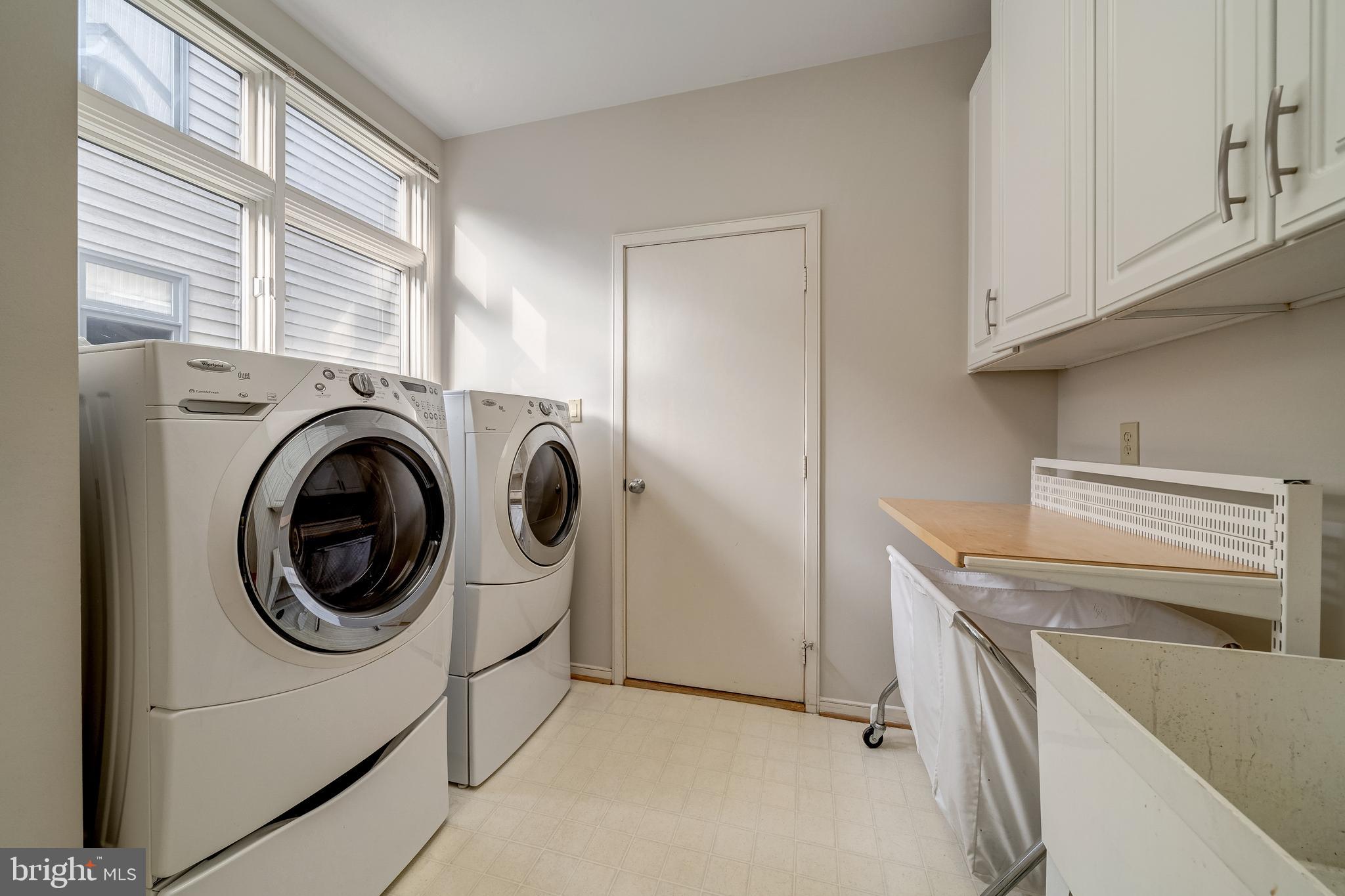 1433 Waterfront Road Reston, VA 20194 - Photo 29 of 67 Main Level Laundry Room an Mud Room