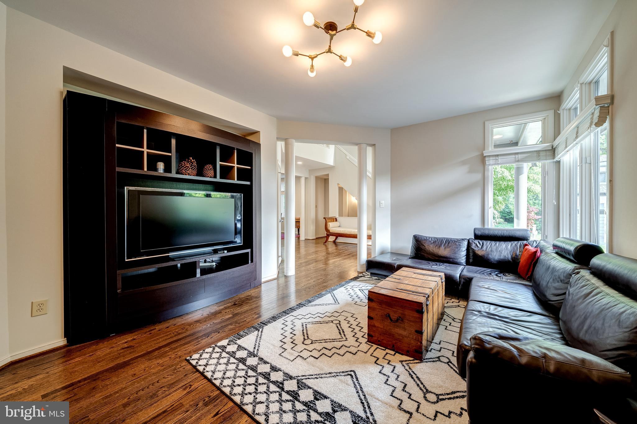 1433 Waterfront Road Reston, VA 20194 - Photo 30 of 67 Living Room which is very Cozy and Inviting