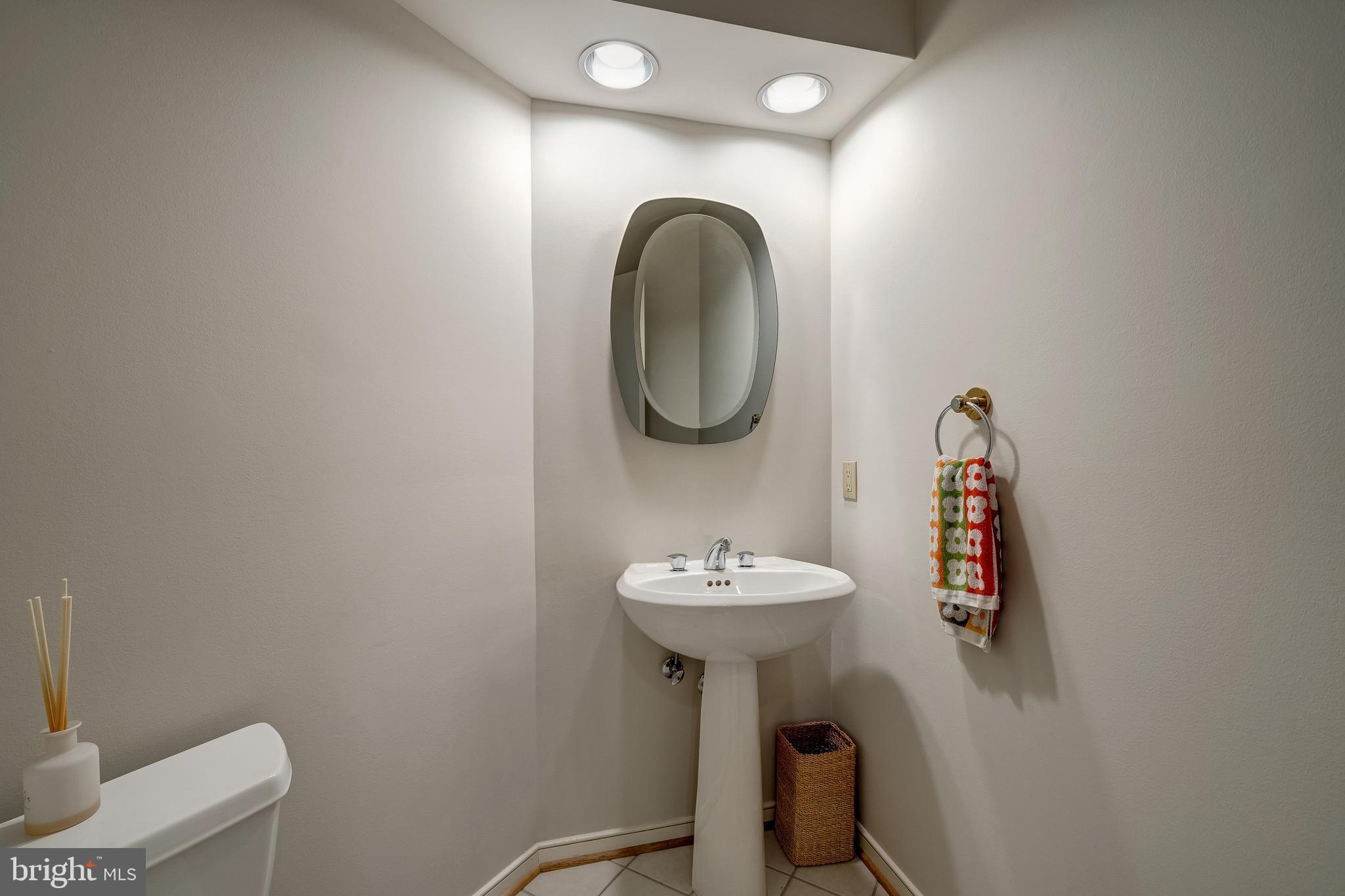 1433 Waterfront Road Reston, VA 20194 - Photo 31 of 67 Half Bathroom on Main Level