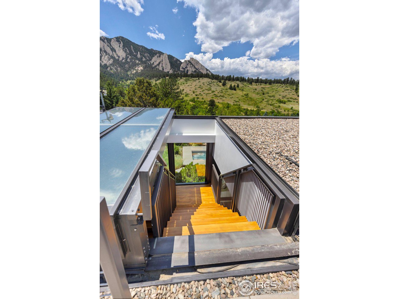 1775 Deer Valley Road Boulder, CO 80305 - Photo 27 of 40 a view of a living room with a rug