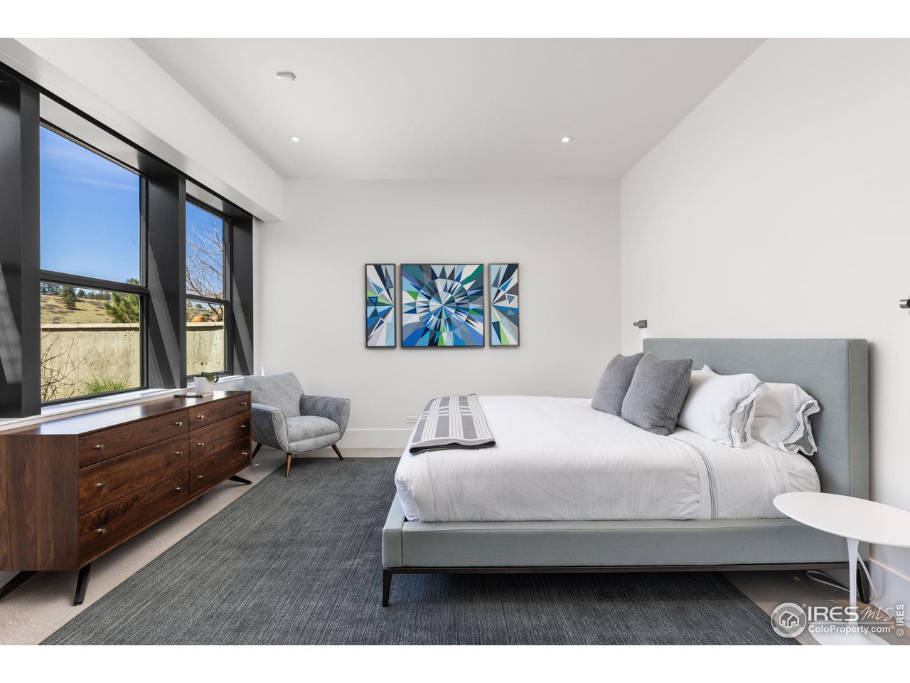 1775 Deer Valley Road Boulder, CO 80305 - Photo 33 of 40 a bedroom with a bed and a large window
