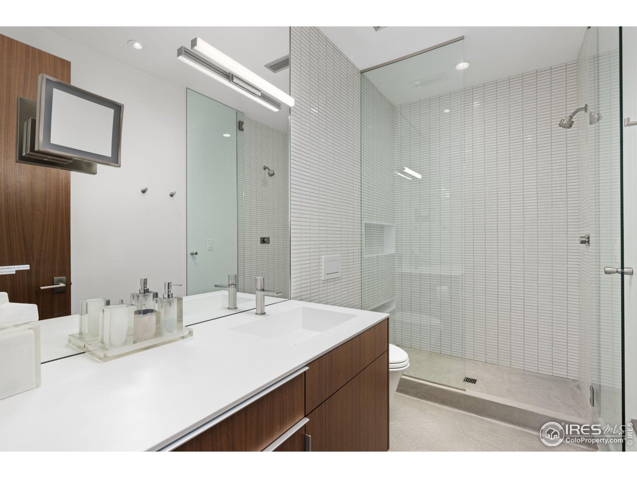 1775 Deer Valley Road Boulder, CO 80305 - Photo 35 of 40 a bathroom with a sink shower and a mirror