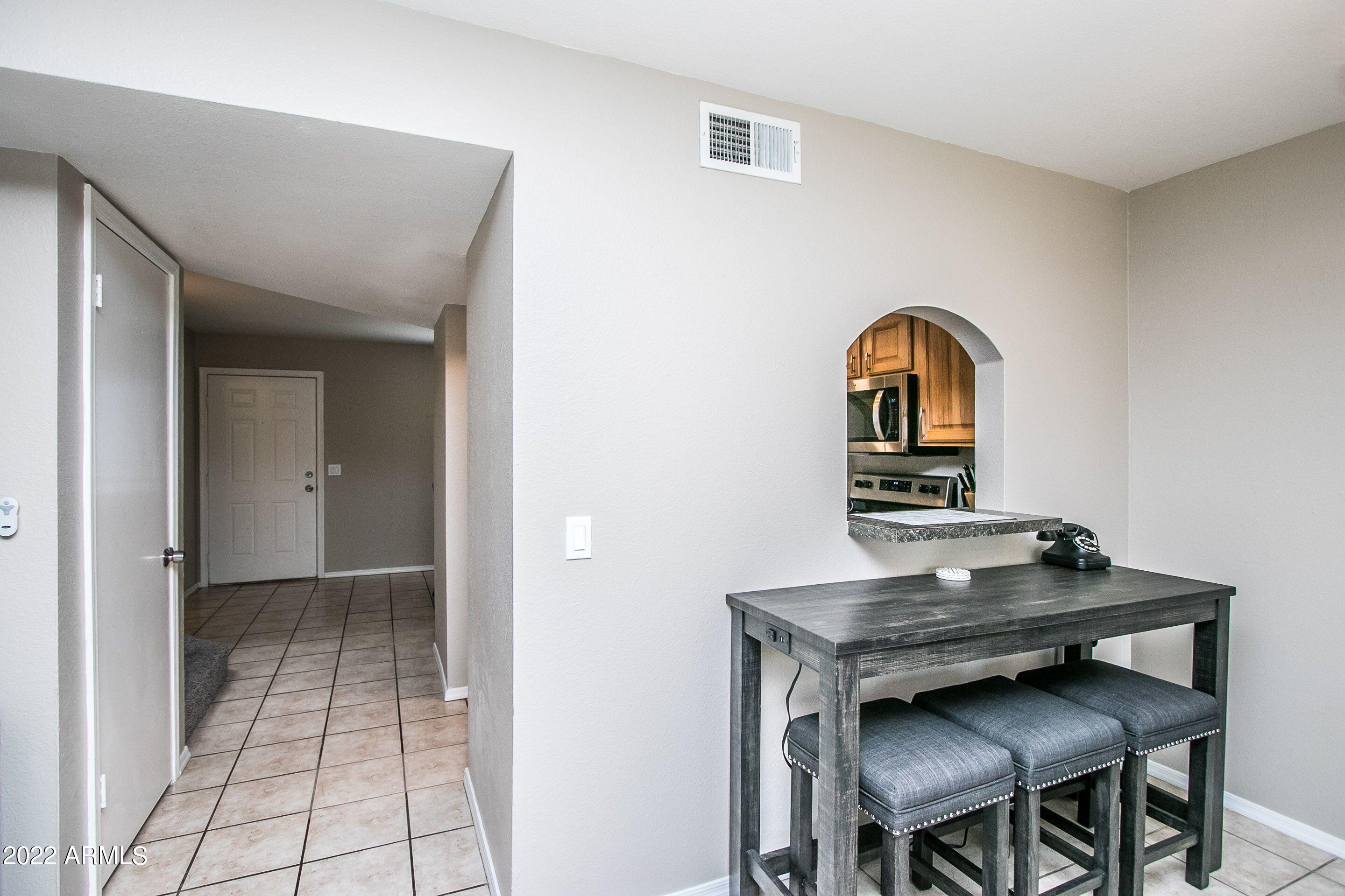 626 West 14th Street Tempe, AZ 85281 - Photo 10 of 27 a workspace with a table and chairs