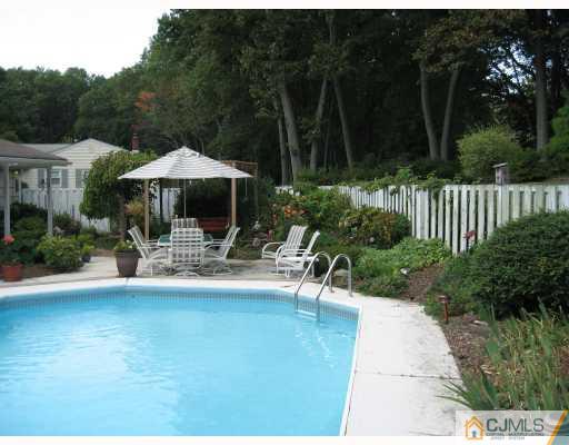 25 Stearns Road East Brunswick, NJ 08816 - Photo 9 of 10 Gallery Image 9