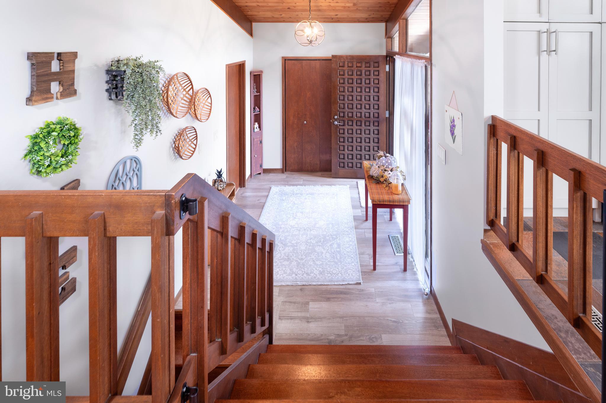 615 Scotch Road Pennington, NJ 08534 - Photo 7 of 33 Foyer
