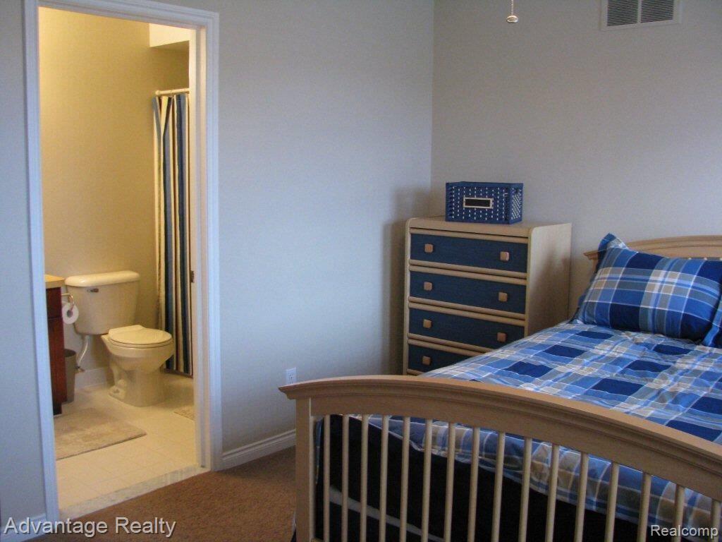 51664 Rivard Road New Baltimore, MI 48047 - Photo 8 of 13 bdrm.JPG