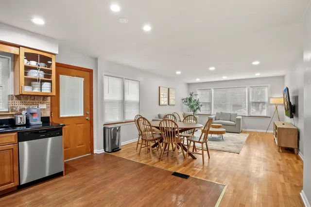 $2,400 | 236 Callan Avenue, Unit 2, Evanston, IL 60202