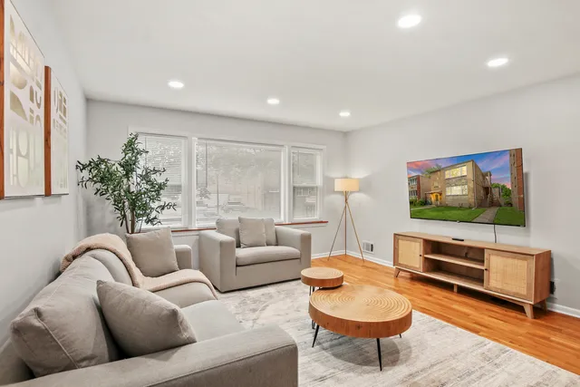 $2,400 | 236 Callan Avenue, Unit 2, Evanston, IL 60202