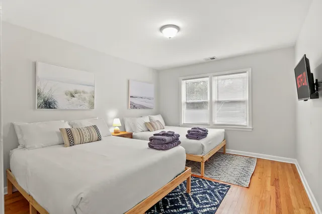 $2,400 | 236 Callan Avenue, Unit 2, Evanston, IL 60202