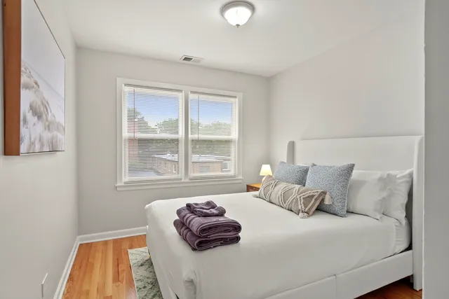 $2,400 | 236 Callan Avenue, Unit 2, Evanston, IL 60202