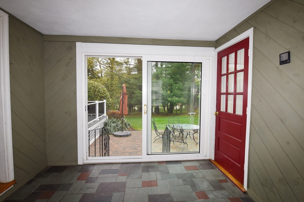 99 Louise Road Braintree, MA 02184 - Photo 6 of 39