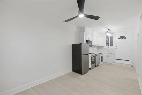 $2,595 | 4004 North Bell Avenue, Unit 2A, Chicago, IL 60618