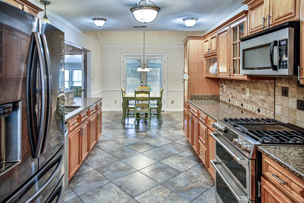8008 Farmingdale Road Germantown, TN 38138 - Photo 8 of 28 Gallery Image 8
