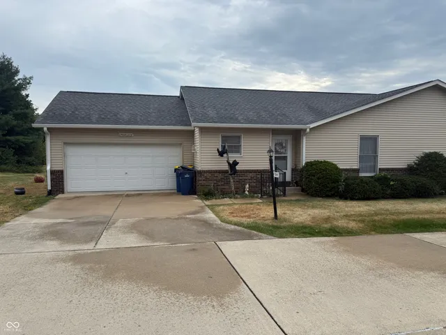 $180,000 | 111 Longcastle Drive, Unit 1, Greencastle, IN 46135