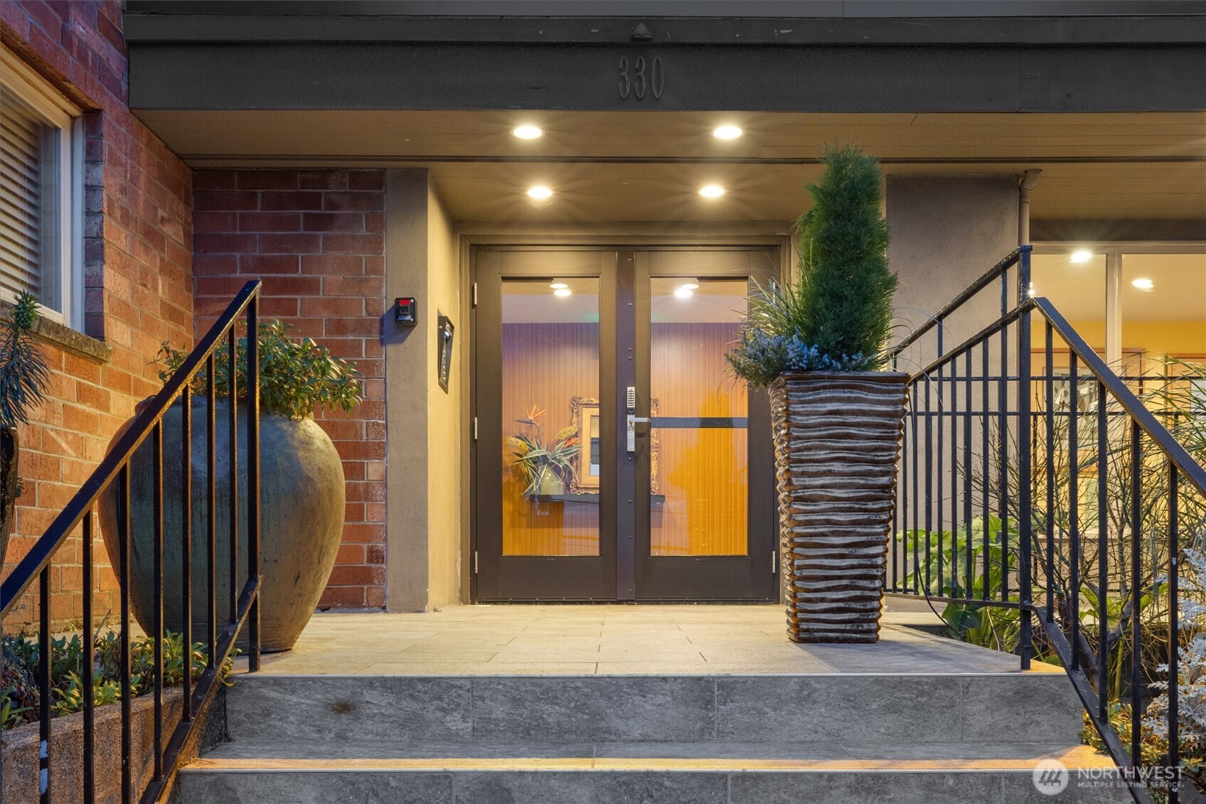 330 West Olympic Place, Unit 407 Seattle, WA 98119 - Photo 18 of 23