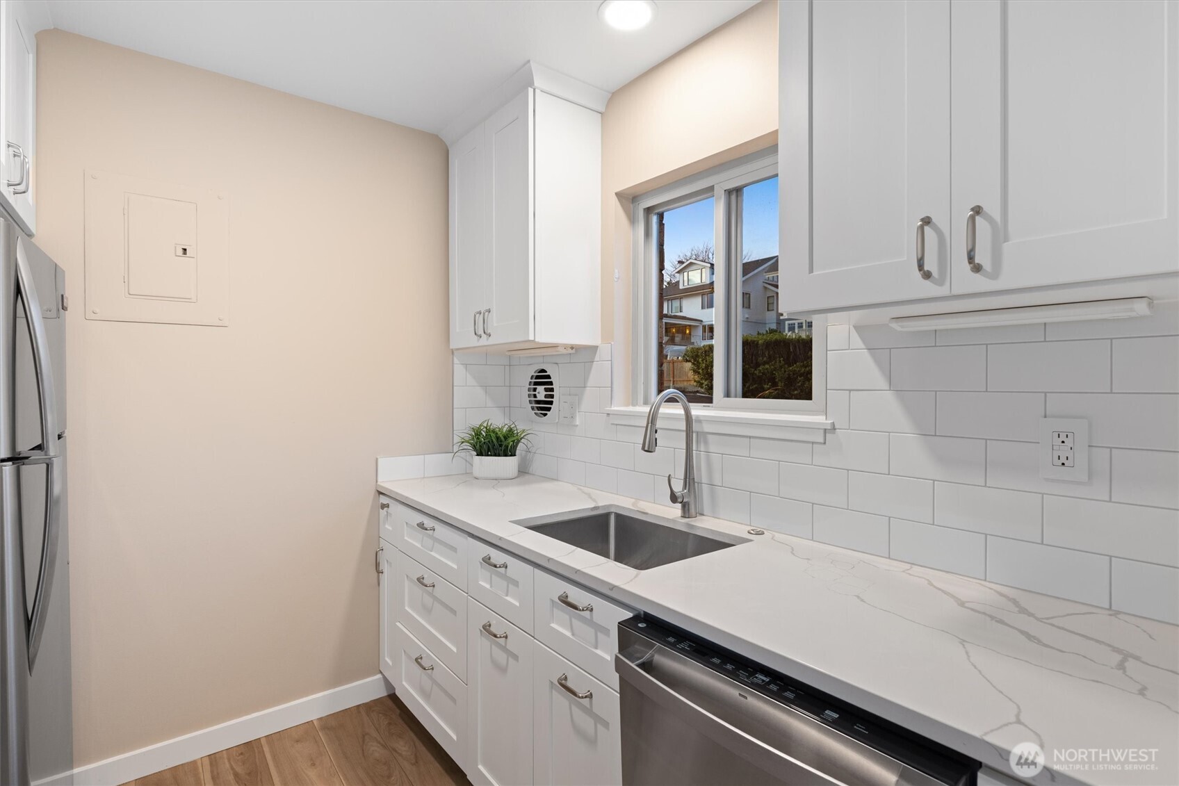 330 West Olympic Place, Unit 407 Seattle, WA 98119 - Photo 9 of 23