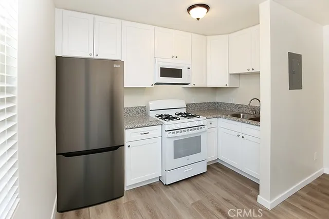 $1,900 | 10709 Sherman Place, Unit 10713, Sun Valley, CA 91352