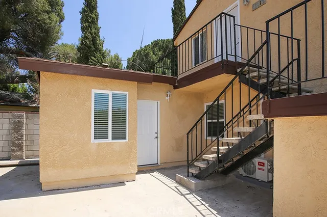 $1,900 | 10709 Sherman Place, Unit 10713, Sun Valley, CA 91352