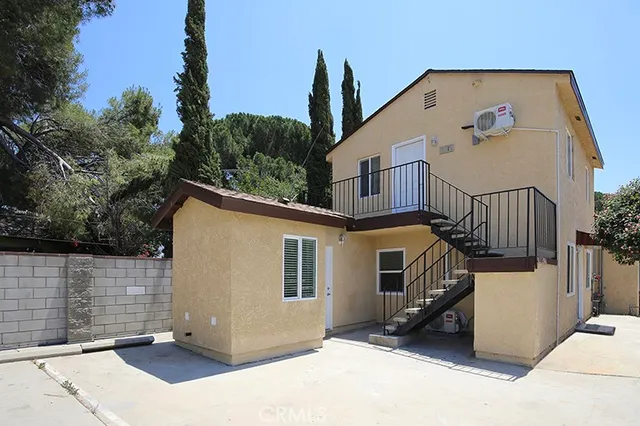 $1,900 | 10709 Sherman Place, Unit 10713, Sun Valley, CA 91352