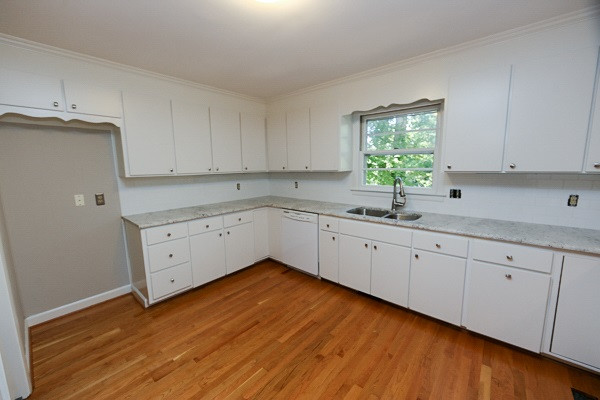 1812 Manuel Street Raleigh, NC 27612 - Photo 4 of 25 Kitchen