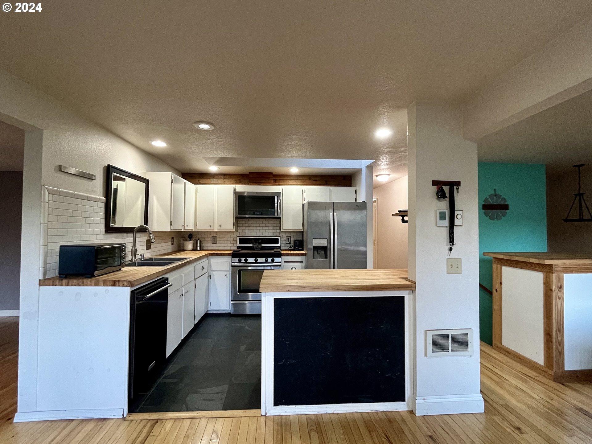63107 Fruitdale Road Coos Bay, OR 97420 - Photo 7 of 41 Gallery Image 7
