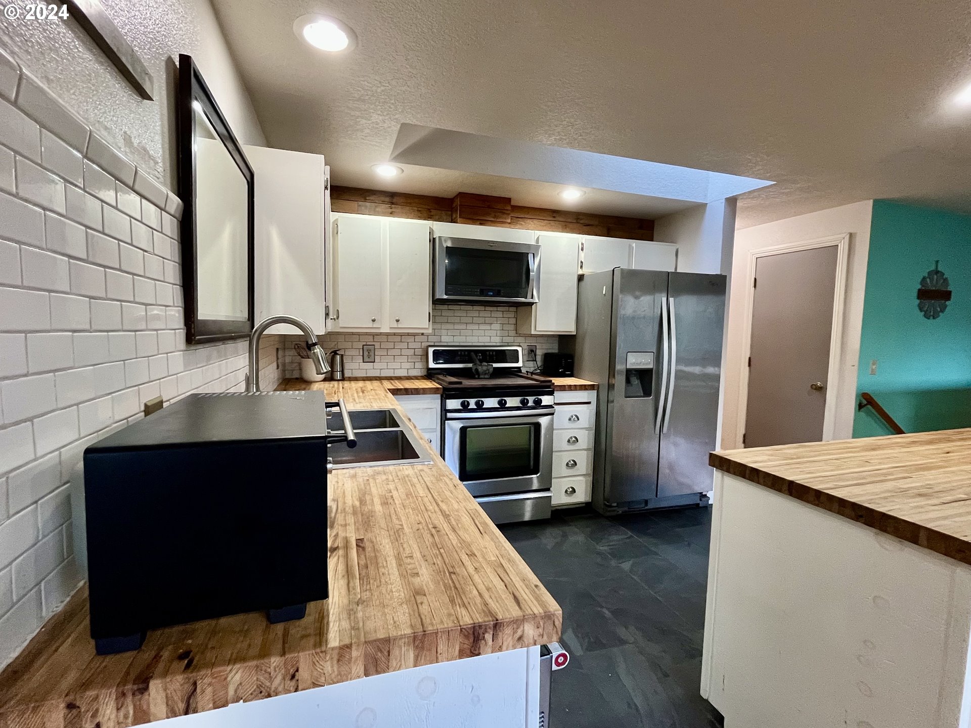 63107 Fruitdale Road Coos Bay, OR 97420 - Photo 8 of 41 Gallery Image 8
