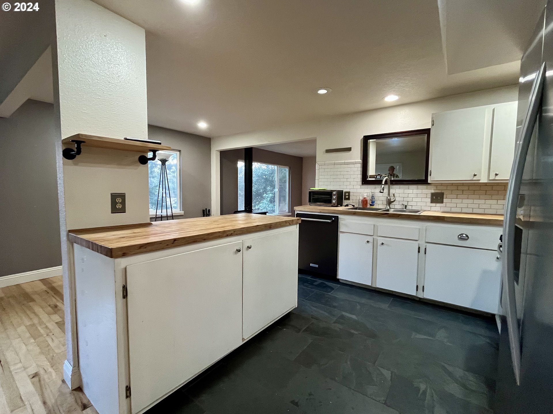 63107 Fruitdale Road Coos Bay, OR 97420 - Photo 9 of 41 Gallery Image 9