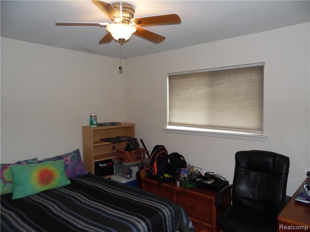 9160 Henry Ruff Road Livonia, MI 48150 - Photo 14 of 36 SAM_1072.JPG