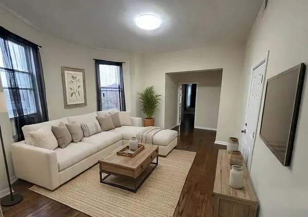 $1,795 | 1325 South Sawyer Avenue, Unit 3, Chicago, IL 60623