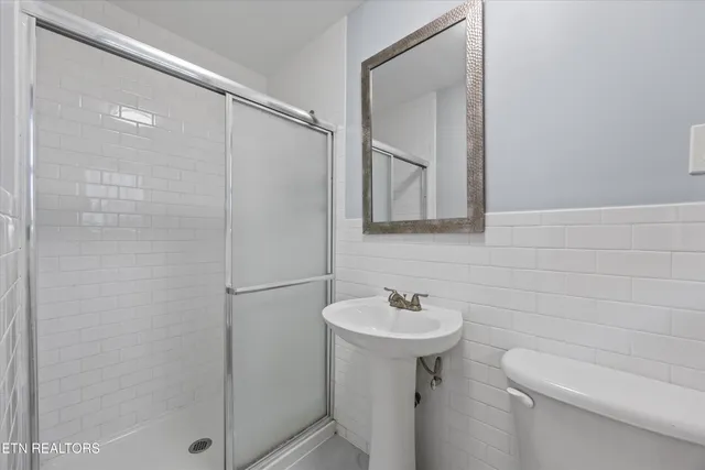 $399,900 | 124 South Martinwood Road, Knoxville, TN 37923