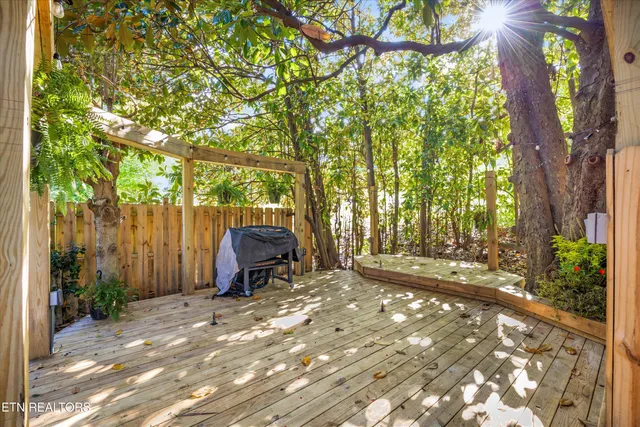 $399,900 | 124 South Martinwood Road, Knoxville, TN 37923