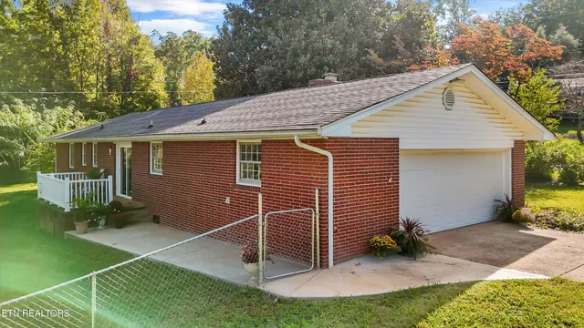 $399,900 | 124 South Martinwood Road, Knoxville, TN 37923