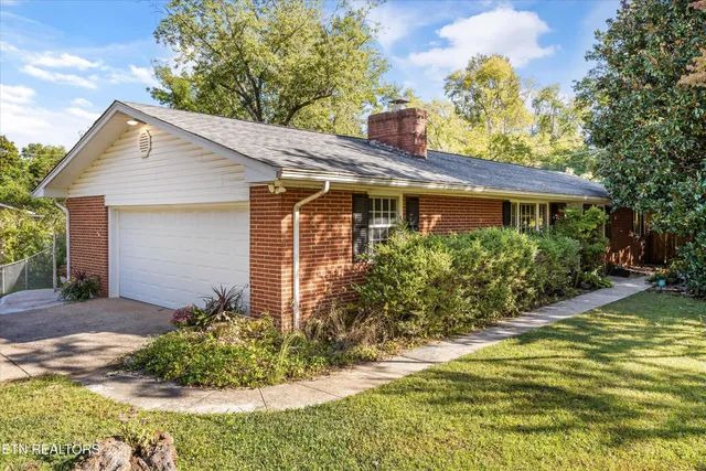 $399,900 | 124 South Martinwood Road, Knoxville, TN 37923