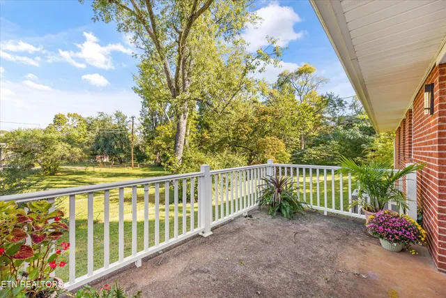 $399,900 | 124 South Martinwood Road, Knoxville, TN 37923